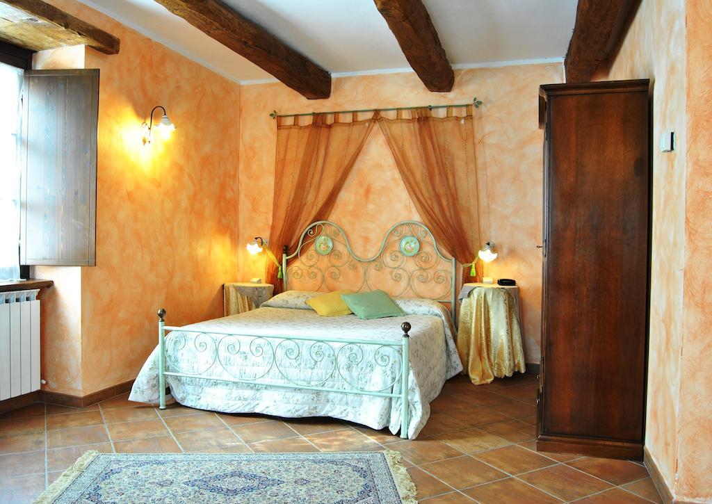 Bed and Breakfast Le Macine Del Confluente Badalucco Habitación foto